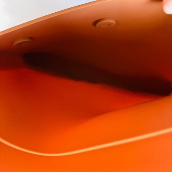 Ryan & Rose Silicone Crossbody Color Saddle - Picture 13 of 14